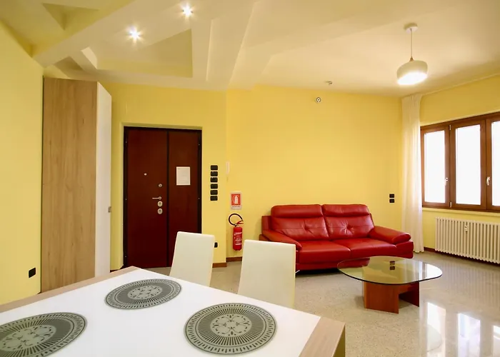 Hc - Clohouse Spacious Flat Апартаменты