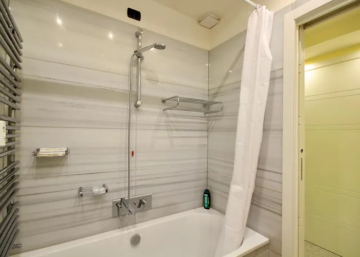 Hc - Clohouse Spacious Flat Апартаменты *