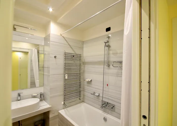 Hc - Clohouse Spacious Flat Апартаменты *
